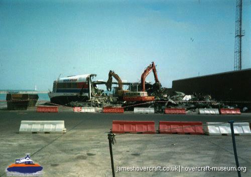 SRN4 The Prince of Wales (GH-2054) being demolished after the fire -   (The <a href='http://www.hovercraft-museum.org/' target='_blank'>Hovercraft Museum Trust</a>).