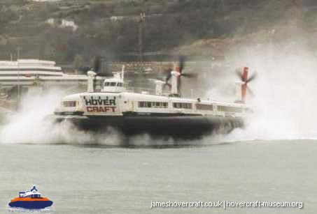 SRN4 hovercraft departing Dover -   (The <a href='http://www.hovercraft-museum.org/' target='_blank'>Hovercraft Museum Trust</a>).
