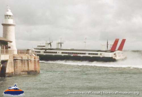 SRN4 hovercraft departing Dover -   (The <a href='http://www.hovercraft-museum.org/' target='_blank'>Hovercraft Museum Trust</a>).